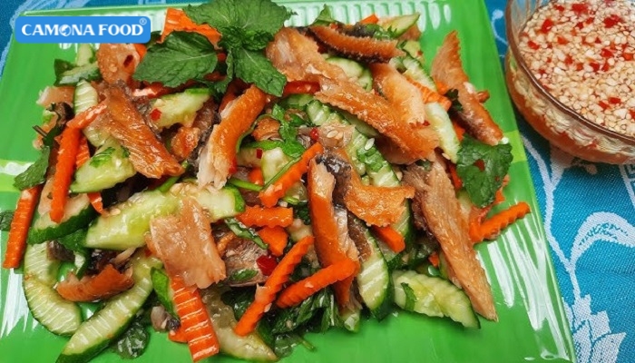 Hướng dẫn cách làm gỏi khô cá sặc dưa leo 