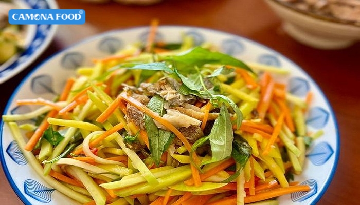 Gỏi mắm cá sặc xoài xanh